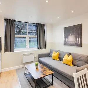 4 Person Modern Nr Centre , Cardiff United Kingdom